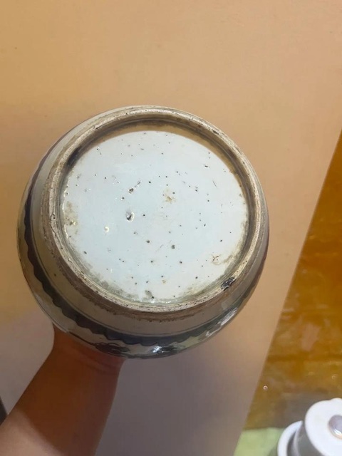 古玩陶瓷花間壽字紋青花罐真品鑒賞圖