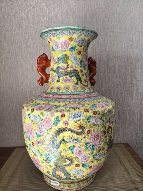 古玩陶瓷花間龍紋雙耳瓶真品鑒賞圖