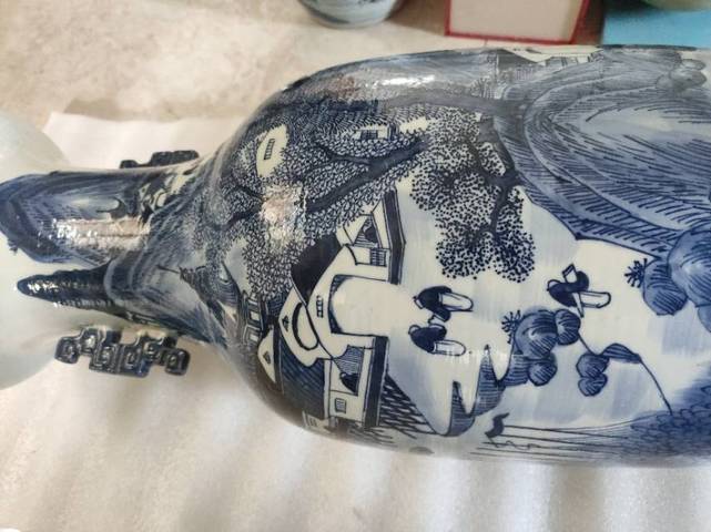 古玩陶瓷人物山水紋青花瓶真品鑒賞圖