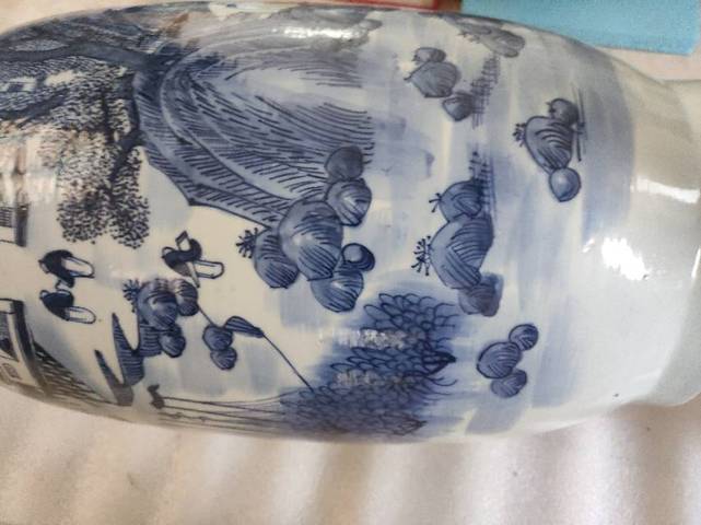 古玩陶瓷人物山水紋青花瓶真品鑒賞圖