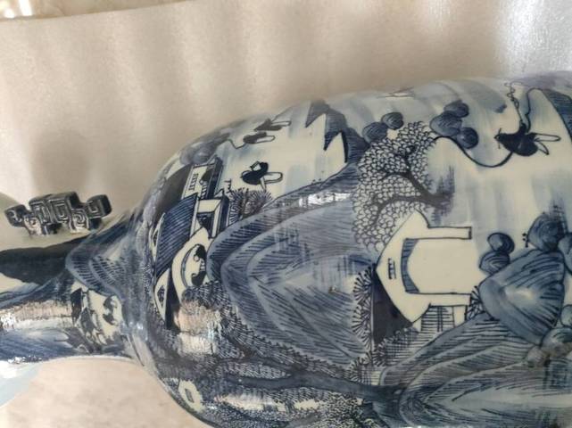 古玩陶瓷人物山水紋青花瓶真品鑒賞圖