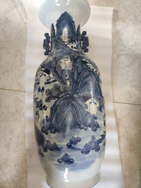 古玩陶瓷人物山水紋青花瓶真品鑒賞圖