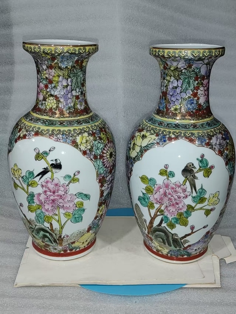 古玩陶瓷粉彩百花開窗花鳥紋瓶真品鑒賞圖