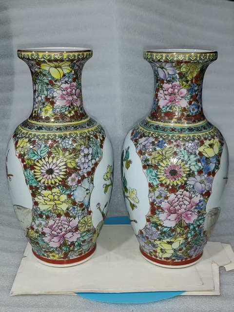 古玩陶瓷粉彩百花開窗花鳥紋瓶真品鑒賞圖