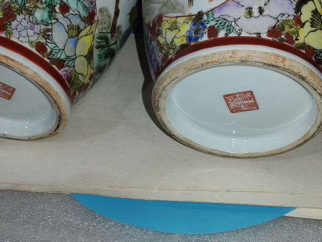 古玩陶瓷粉彩百花開窗花鳥紋瓶真品鑒賞圖