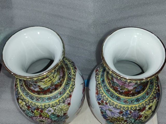 古玩陶瓷粉彩百花開窗花鳥紋瓶真品鑒賞圖