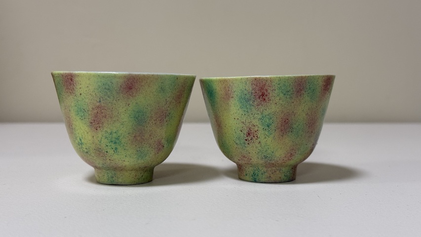 古玩陶瓷晚清桃花洞釉杯一對真品鑒賞圖