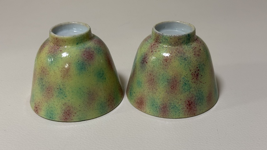 古玩陶瓷晚清桃花洞釉杯一對真品鑒賞圖