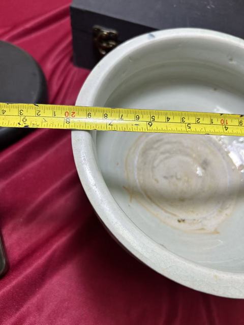 古玩陶瓷龍泉系青瓷三足爐真品鑒賞圖