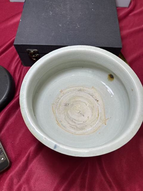 古玩陶瓷龍泉系青瓷三足爐真品鑒賞圖