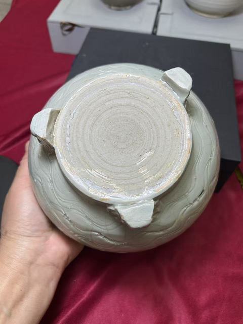 古玩陶瓷龍泉系青瓷三足爐真品鑒賞圖