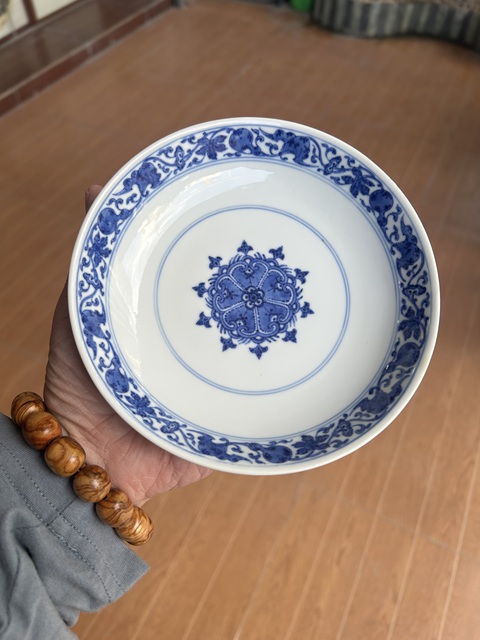 古玩陶瓷清乾隆青花纏枝蓮紋盤真品鑒賞圖