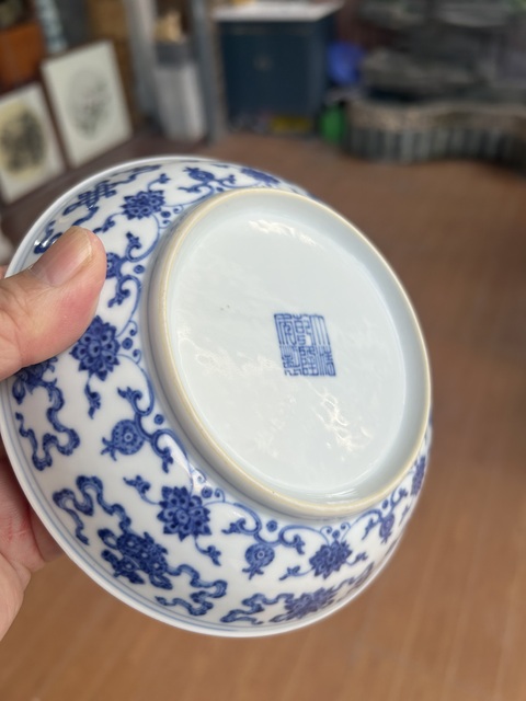 古玩陶瓷清乾隆青花纏枝蓮紋盤真品鑒賞圖