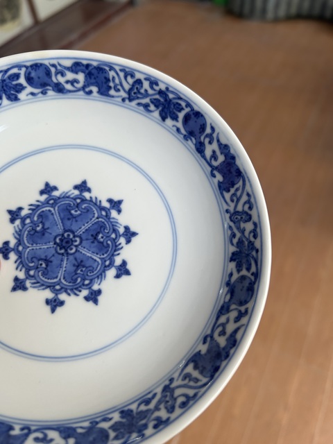 古玩陶瓷清乾隆青花纏枝蓮紋盤真品鑒賞圖