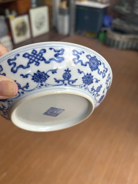 古玩陶瓷清乾隆青花纏枝蓮紋盤真品鑒賞圖