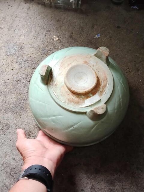 古玩陶瓷龍泉窯青釉香爐真品鑒賞圖