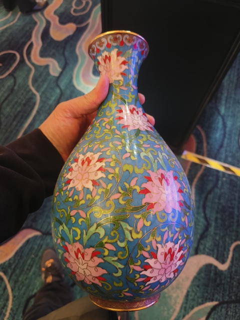 古玩陶瓷銅胎掐絲琺瑯花卉紋玉壺春瓶真品鑒賞圖