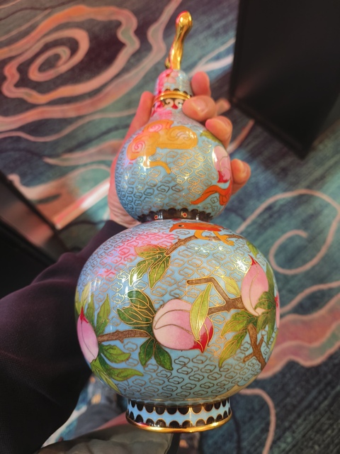 古玩陶瓷銅胎掐絲琺瑯花卉紋葫蘆瓶真品鑒賞圖