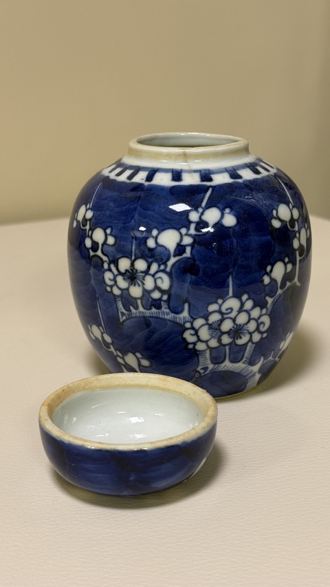 古玩陶瓷青花冰梅圖蓋罐真品鑒賞圖