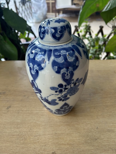 古玩陶瓷花卉紋青花蓋罐真品鑒賞圖