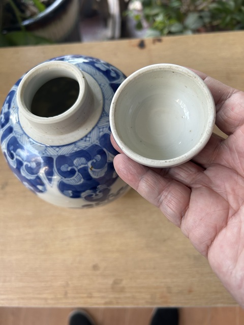 古玩陶瓷花卉紋青花蓋罐真品鑒賞圖