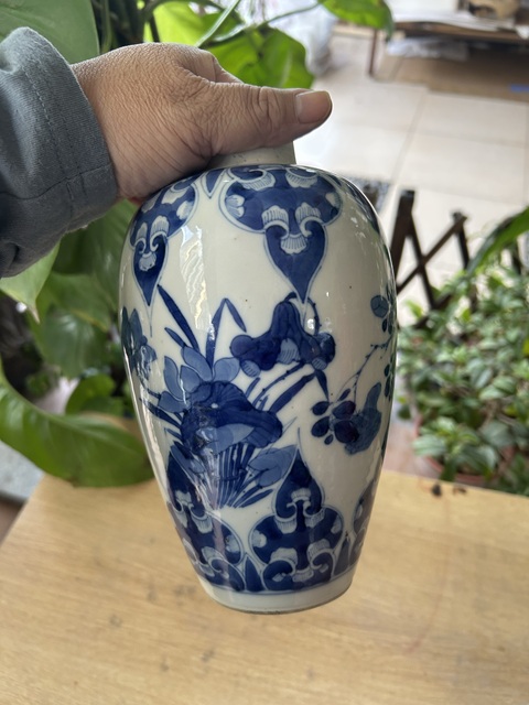 古玩陶瓷花卉紋青花蓋罐真品鑒賞圖