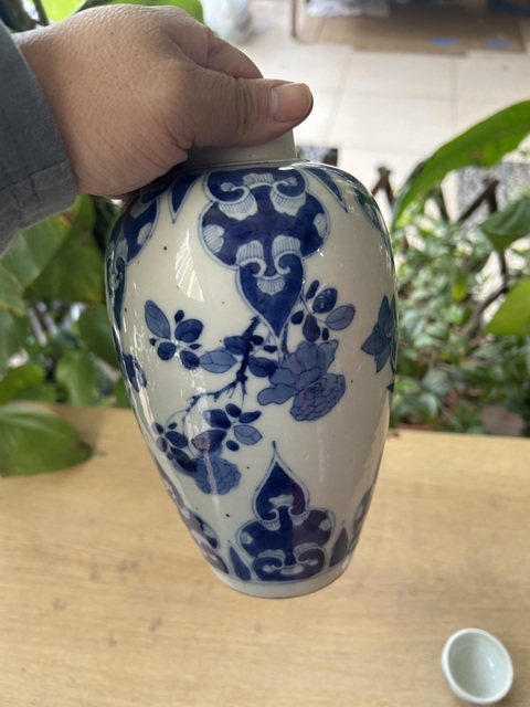 古玩陶瓷花卉紋青花蓋罐真品鑒賞圖
