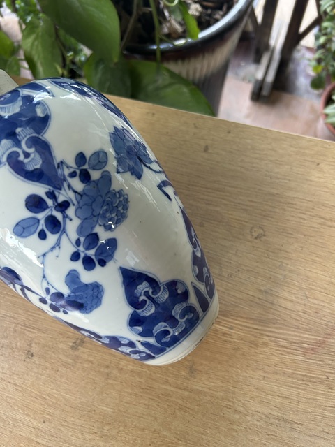 古玩陶瓷花卉紋青花蓋罐真品鑒賞圖