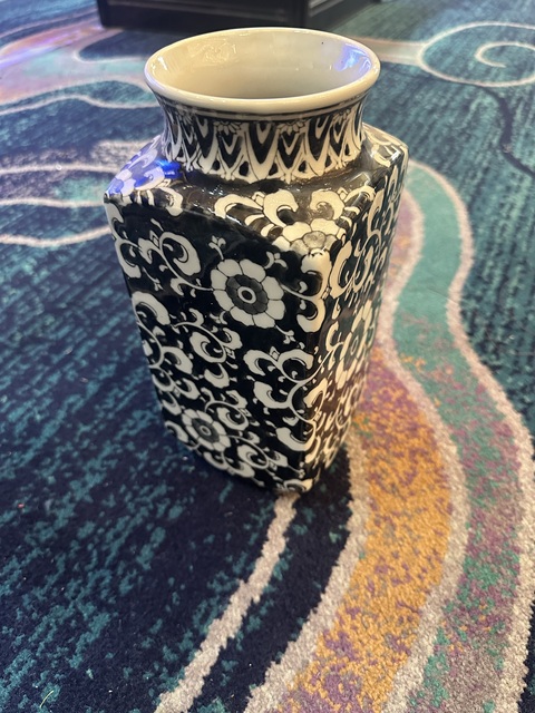 古玩陶瓷墨彩花卉紋琮式瓶真品鑒賞圖