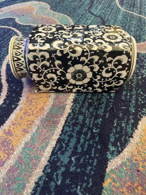 古玩陶瓷墨彩花卉紋琮式瓶真品鑒賞圖