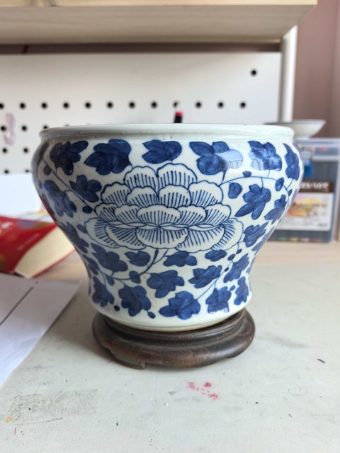 古玩陶瓷花卉紋青花廣口罐真品鑒賞圖