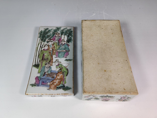 古玩陶瓷清中晚粉彩竹林七賢人物花卉紋文房蓋盒真品鑒賞圖