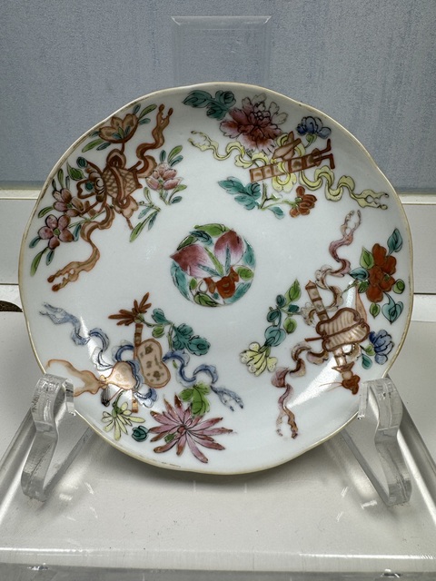 古玩陶瓷粉彩八寶紋花口盤真品鑒賞圖