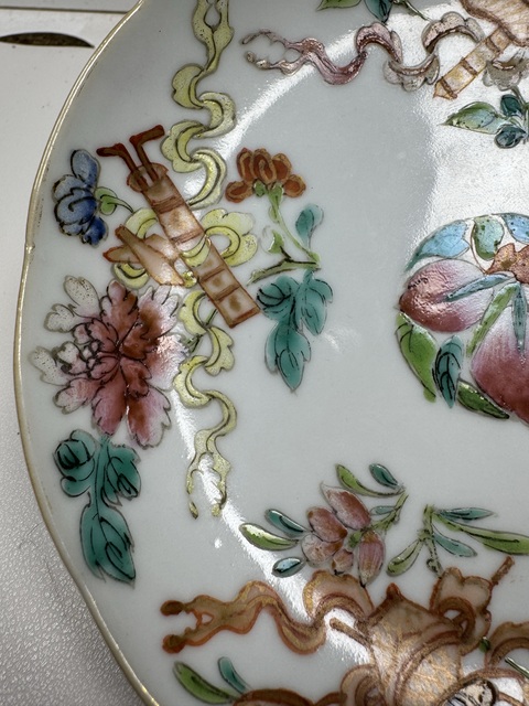 古玩陶瓷粉彩八寶紋花口盤真品鑒賞圖