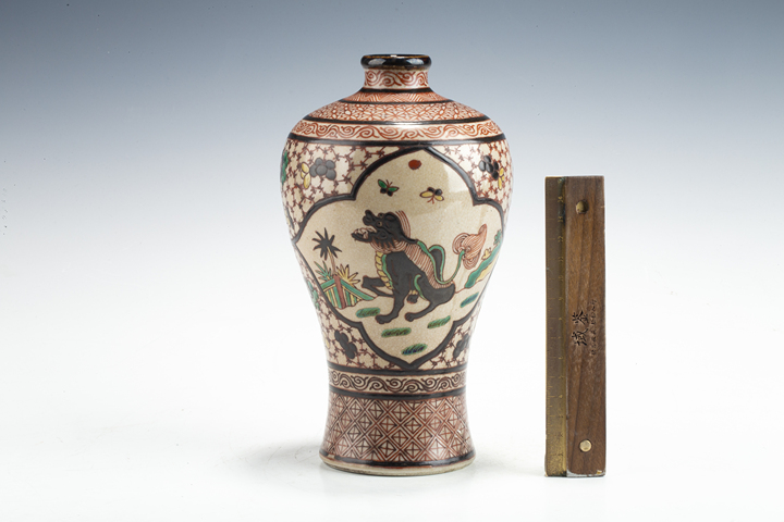 古玩陶瓷清晚·五彩開窗麒麟紋梅瓶真品鑒賞圖