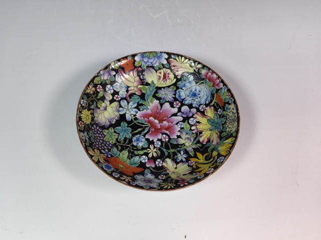 古玩陶瓷民國(guó)墨地百花不落地粉彩盤(pán)真品鑒賞圖