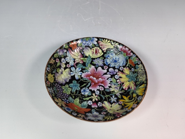 古玩陶瓷民國(guó)墨地百花不落地粉彩盤(pán)真品鑒賞圖