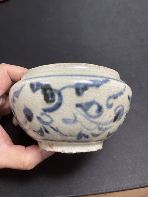 古玩陶瓷青花纏枝花卉紋蓋罐真品鑒賞圖