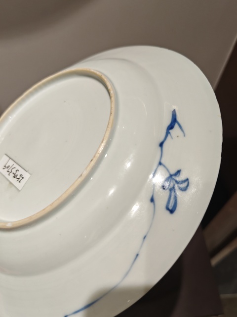 古玩陶瓷西廂記聽琴圖青花盤真品鑒賞圖