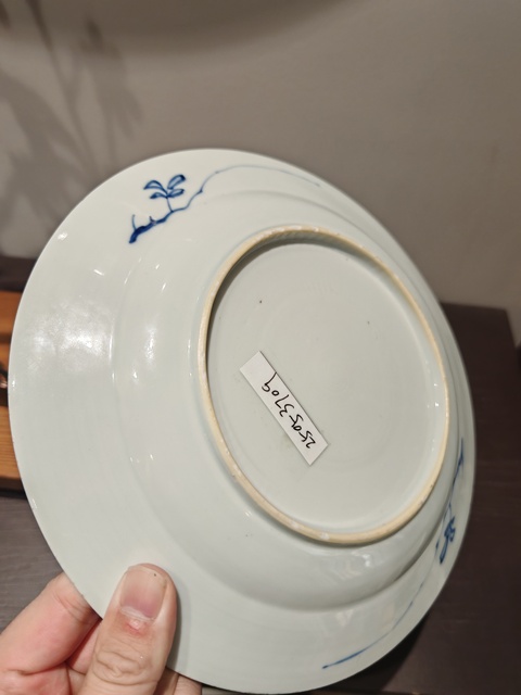 古玩陶瓷西廂記聽琴圖青花盤真品鑒賞圖