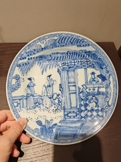 古玩陶瓷西廂記聽琴圖青花盤真品鑒賞圖