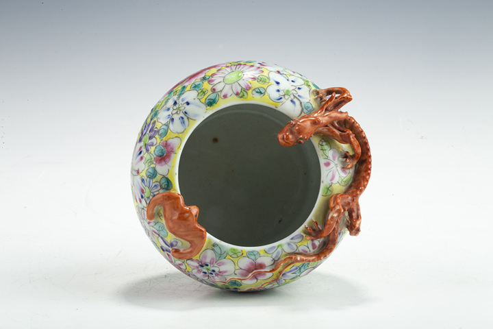 古玩陶瓷民國·粉彩百花不落地紋堆塑螭龍蝙蝠紋水盂真品鑒賞圖