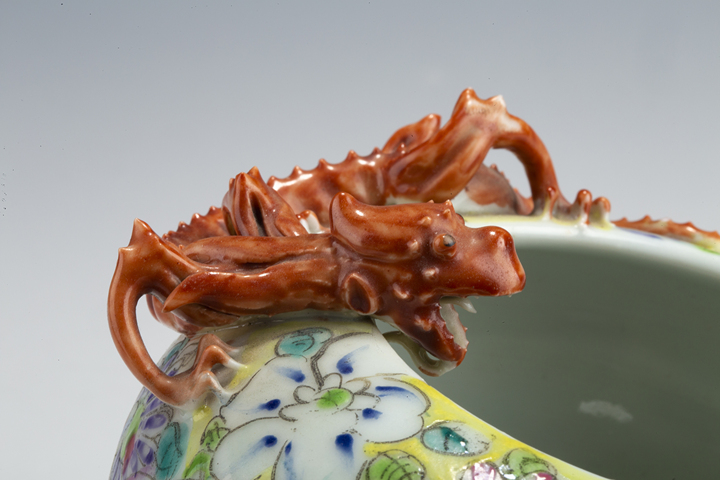 古玩陶瓷民國·粉彩百花不落地紋堆塑螭龍蝙蝠紋水盂真品鑒賞圖