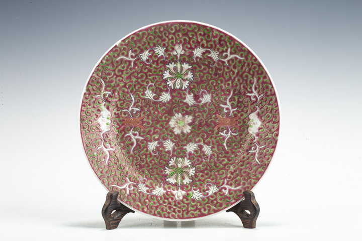 古玩陶瓷民國·胭脂紅地粉彩纏枝福壽紋盤真品鑒賞圖