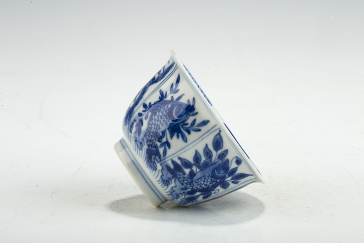 古玩陶瓷清康熙·青花蝦蟹紋杯真品鑒賞圖