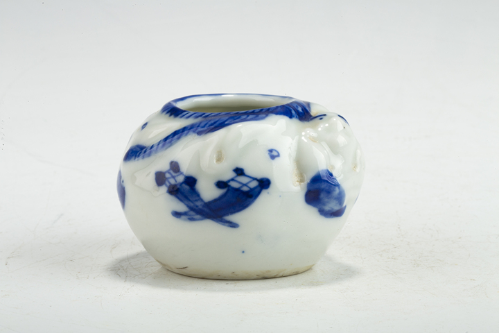 古玩陶瓷清末民初·青花瑞獸博古紋水盂
真品鑒賞圖