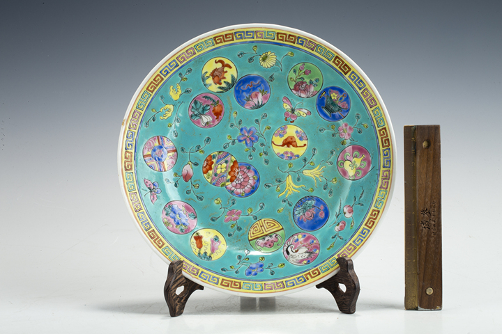 古玩陶瓷民國(guó)·松石綠地粉彩皮球花紋盤真品鑒賞圖