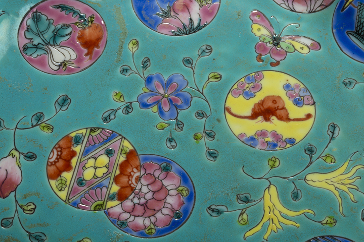 古玩陶瓷民國(guó)·松石綠地粉彩皮球花紋盤真品鑒賞圖