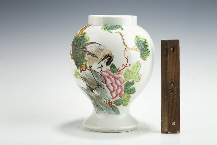 古玩陶瓷民國(guó)·粉彩松鶴延年紋罐
真品鑒賞圖