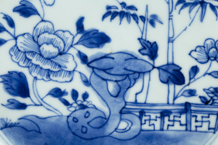 古玩陶瓷清中·青花竹石牡丹紋折沿盤
真品鑒賞圖